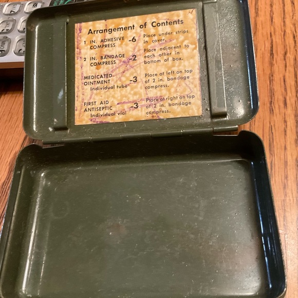 1950’s First Aid Metal box - Picture 4 of 6